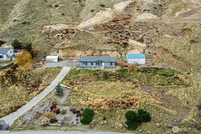 3570 Pinnacle Place, Wenatchee, WA 98801 - Photo 2