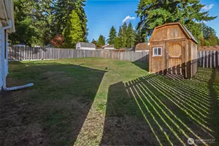 23901 59th Pl W, Lake Forest Park, WA 98043 - Photo 22