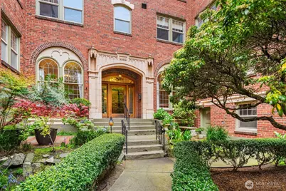 124 Warren Avenue N #302, Seattle, WA 98109 - Photo 2