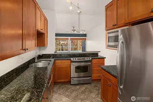 130 105th Ave SE, Bellevue, WA 98004 - Photo 6