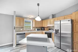 705 SW 1st St, Castle Rock, WA 98611 - Photo 8