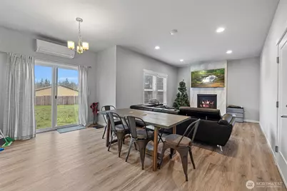 1400 E Whidbey Avenue, Oak Harbor, WA 98277 - Photo 2