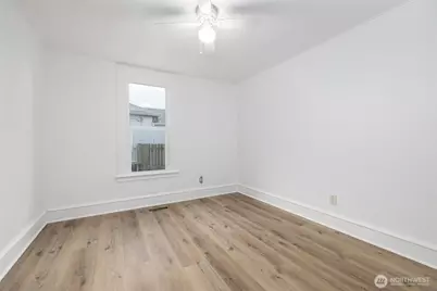 1016 E Orange Avenue, Burlington, WA 98233 - Photo 12