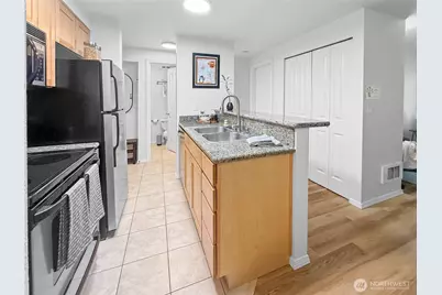 300 10th Avenue #B-105, Seattle, WA 98122 - Photo 18