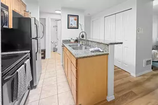 300 10th Ave, Seattle, WA 98122 - Photo 18