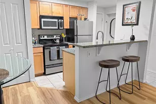 300 10th Ave, Seattle, WA 98122 - Photo 16