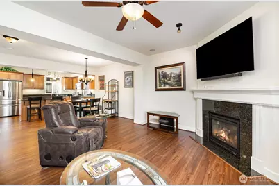 325 Chelan Place NE #D1, Renton, WA 98059 - Photo 4