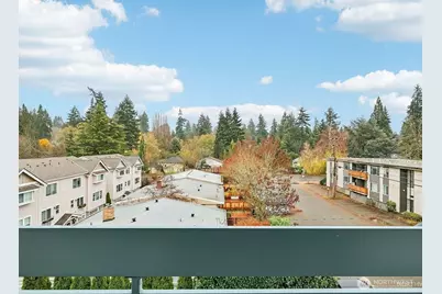 12300 33rd Avenue NE #402, Seattle, WA 98125 - Photo 2