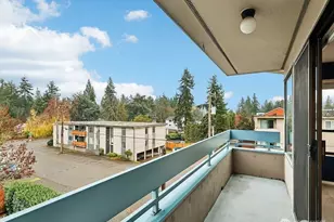 12300 33rd Ave NE, Seattle, WA 98125 - Photo 2