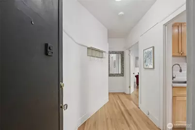 905 NE 43rd Street #108, Seattle, WA 98105 - Photo 6