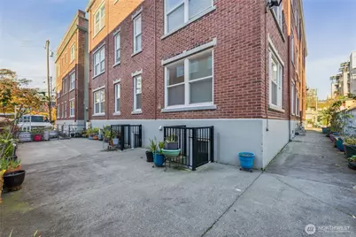 905 NE 43rd Street #108, Seattle, WA 98105 - Photo 20