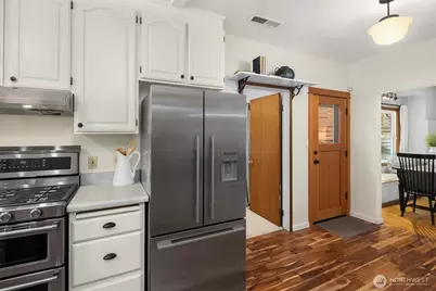 108 N 60th Street, Seattle, WA 98103 - Photo 20