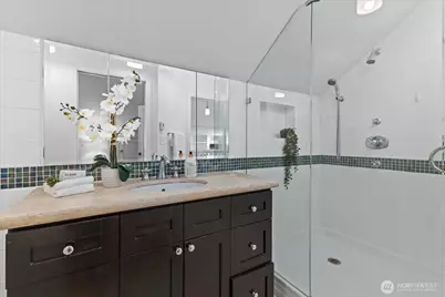 6523 40th Avenue NE, Seattle, WA 98115 - Photo 18