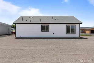 227 Poplar Street NE, Royal City, WA 99357 - Photo 2