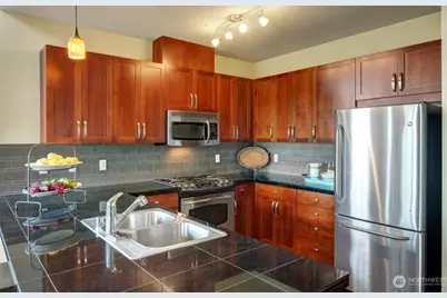 1840 25th Avenue NE #405, Issaquah, WA 98029 - Photo 4