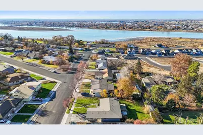 110 W Linden Avenue, Moses Lake, WA 98837 - Photo 2