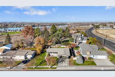 110 W Linden Avenue, Moses Lake, WA 98837 - Photo 1