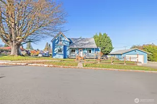 233 E 10th St, Port Angeles, WA 98362 - Photo 1