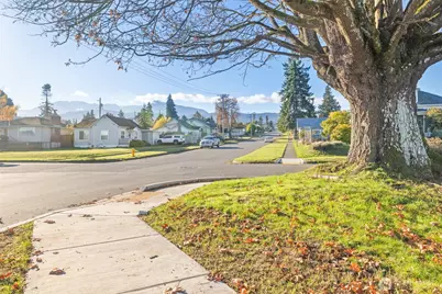 233 E 10th Street, Port Angeles, WA 98362 - Photo 2