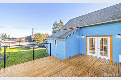 233 E 10th Street, Port Angeles, WA 98362 - Photo 14