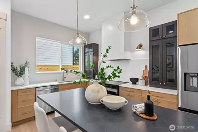 10811 24th Avenue NE, Seattle, WA 98125 - Photo 8