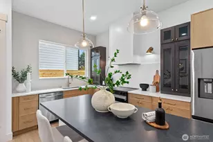 10811 24th Ave NE, Seattle, WA 98125 - Photo 8