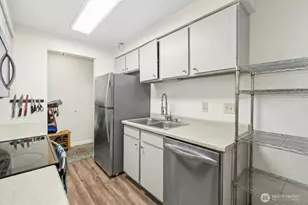 11006 NE 68th St, Kirkland, WA 98033 - Photo 2