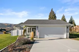 632 S Newton Ave, East Wenatchee, WA 98802 - Photo 2