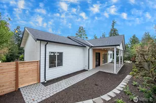 10811 24th Ave NE, Seattle, WA 98125 - Photo 2