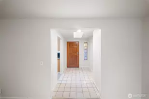 6025 Boulevard Loop SE, Olympia, WA 98501 - Photo 4