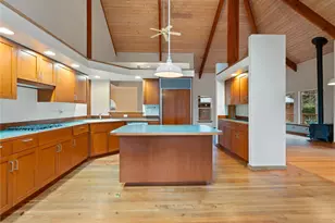 2204 41st St, Anacortes, WA 98221 - Photo 4