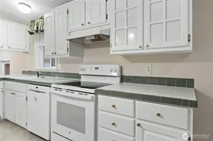 970 NE Saturn Ln, Bremerton, WA 98311 - Photo 6