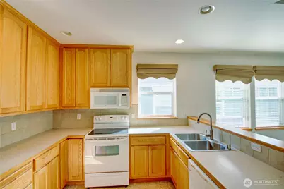 800 Farmington Drive #6, Burlington, WA 98233 - Photo 12