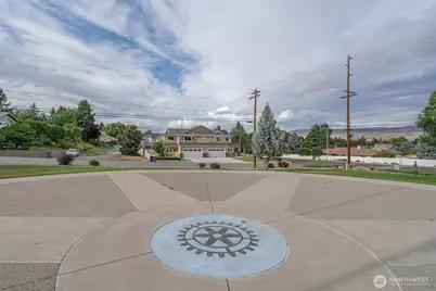 1804 Mulberry Lane, Wenatchee, WA 98801 - Photo 2
