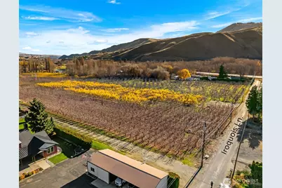 3765 Iroquois Lane, Wenatchee, WA 98801 - Photo 2