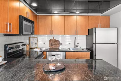 905 Cherry Street #701, Seattle, WA 98104 - Photo 8