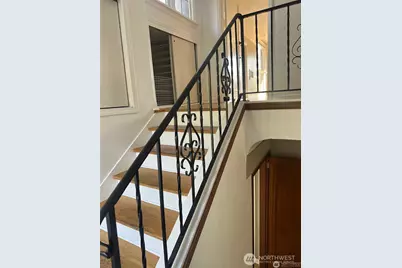 215 W Kinnear Place, Seattle, WA 98119 - Photo 18