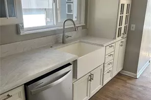 215 W Kinnear Pl, Seattle, WA 98119 - Photo 16