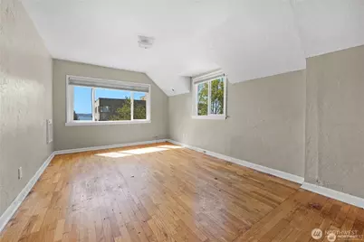 215 W Kinnear Place, Seattle, WA 98119 - Photo 24