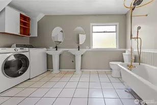 215 W Kinnear Pl, Seattle, WA 98119 - Photo 22