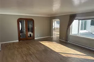 215 W Kinnear Pl, Seattle, WA 98119 - Photo 8