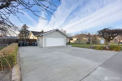 2214 S Belair Drive, Moses Lake, WA 98837 - Photo 2