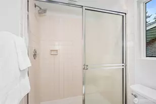 24221 SE 38th Pl, Sammamish, WA 98029 - Photo 22