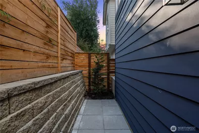 9228 B 22nd Avenue SW, Seattle, WA 98106 - Photo 16