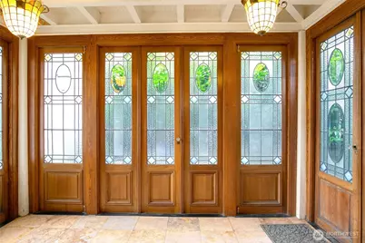 1220 10th Avenue E, Seattle, WA 98102 - Photo 12