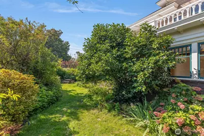 1220 10th Avenue E, Seattle, WA 98102 - Photo 36