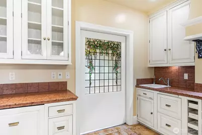 1220 10th Avenue E, Seattle, WA 98102 - Photo 14