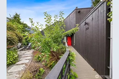 2028 34th Avenue S, Seattle, WA 98144 - Photo 2