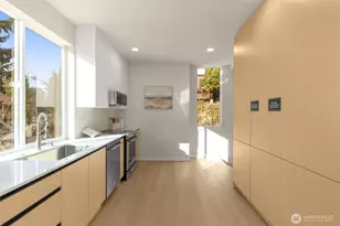 1014 B NE 70th St, Seattle, WA 98115 - Photo 14