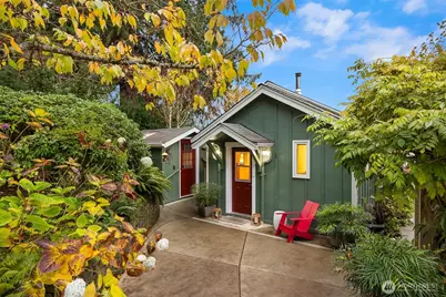 9986 NE Ewing Street, Bainbridge Island, WA 98110 - Photo 1